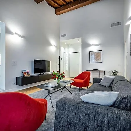 Floor With Duomo View شقة
